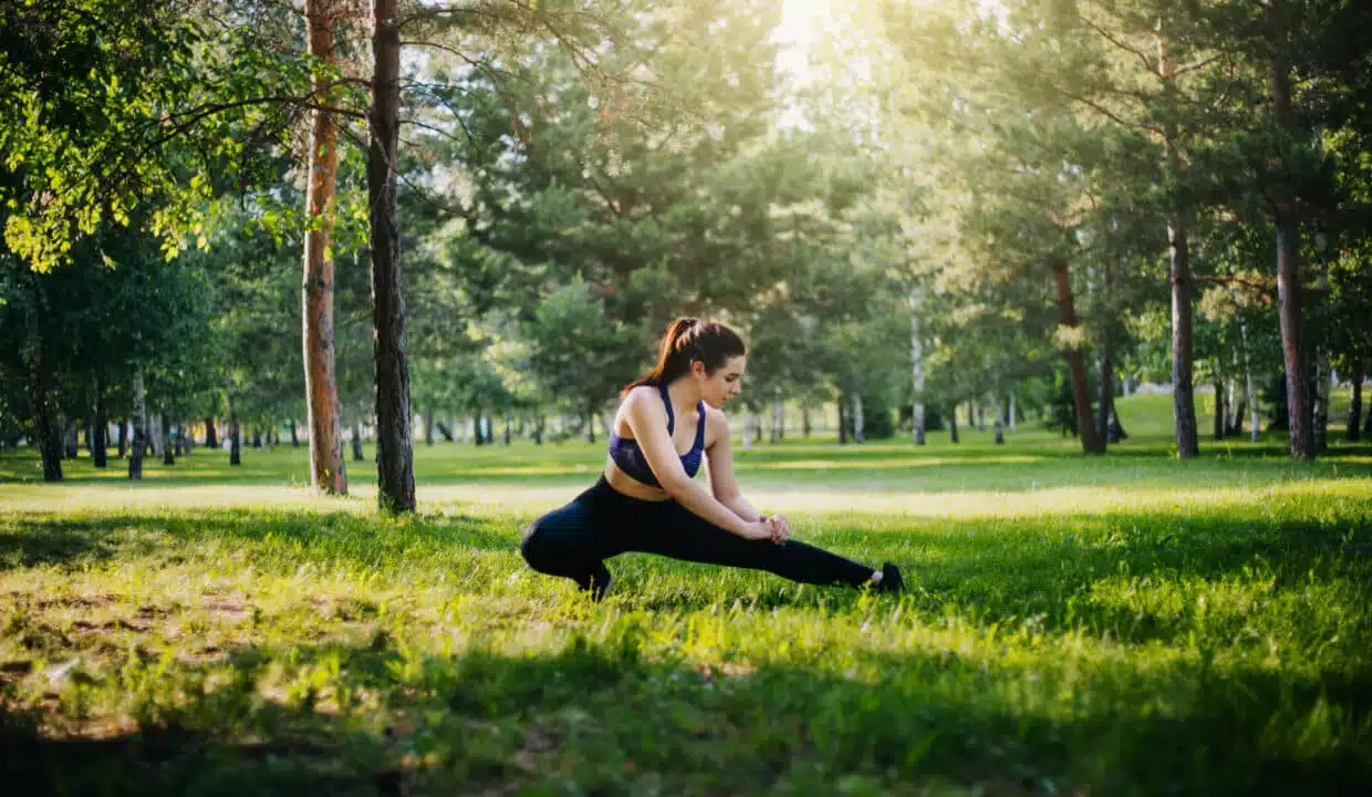 A,Beautiful,Girl,In,The,Park,Is,Engaged,In,Sports.